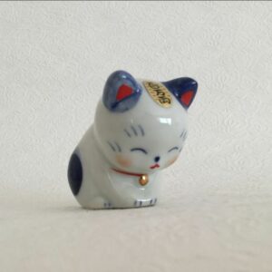 Bowing Lucky Cat